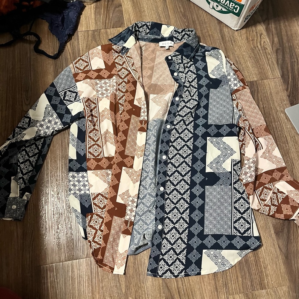 Geometric retro button up